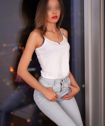Мои услуги подарят тебе незабываемые моменты страсти и наслаждения. 💋 Обладаю фантастическим телом, которое ожидает твоих ласк. Фото соответствуют действительности. Services: GFE, классический секс, оральный секс, эротический массаж и многое другое. 😍 У меня есть отличные отзывы от восторженных клиентов, которые ценят мою креативность и нежность. Забудь о скучных и серых буднях, я сделаю все возможное, чтобы ты почувствовал себя особенным. 💫 Жду в Москве, чтобы сделать нашу встречу незабываемой. Полина